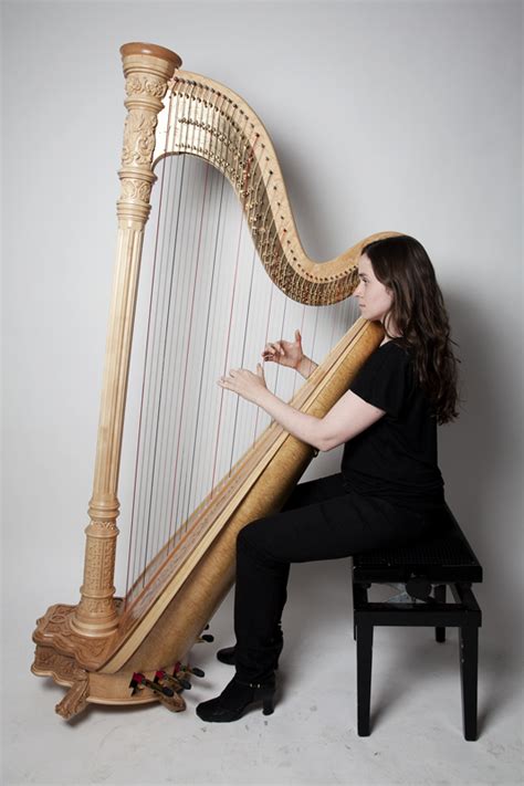 How To Play The Harp Hades 382 Harp Women Beautiful Musician Stock
