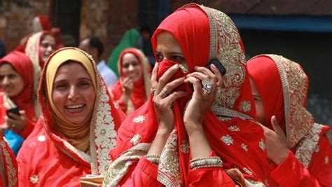105 Couples Tie Knot In Kashmirs Biggest Mass Wedding Prompts Calls