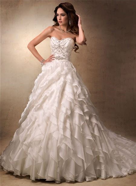Luxury Ball Gown Sweetheart Ivory Satin Organza Ruffle Wedding Dress With Crystal