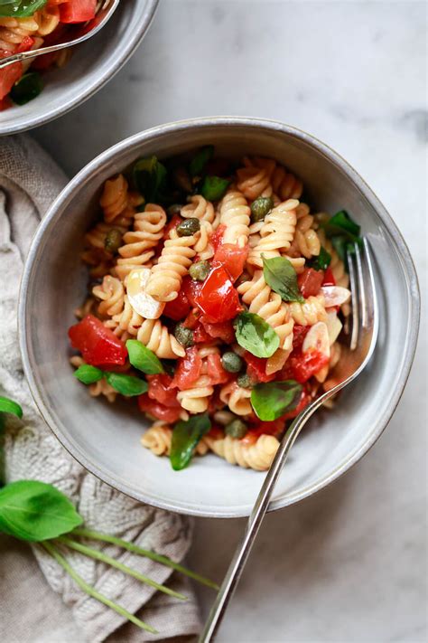 Easy Fresh Tomato Basil Pasta Recipe