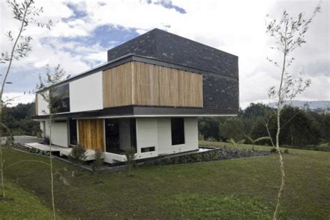 Encuentra casas para alquilar en los listados de encuentra24.com. Casa las Palmas in Medellín, Colombia