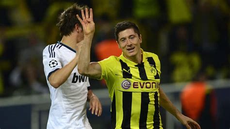 Robert lewandowski nacido el 21 de agosto de 1988, varsovia, polonia. Dortmund's Robert Lewandowski scores 4 to hammer Real ...