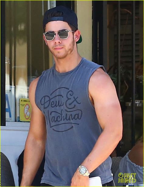 Nick Jonas Shows Off His Massive Biceps At Breakfast Photo 3941179