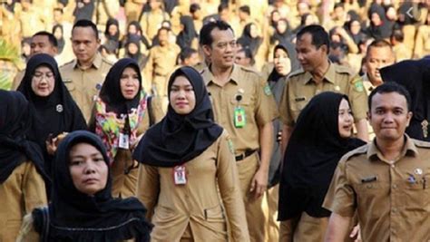 Seorang pesepeda meninggal di jalan brigjen katamso semarang. Tak Lagi Berdasarkan Pangkat dan Golongan, Begini Sistem Gaji PNS ke Depan