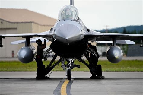 Dvids Images 18th Amu Airmen Maintain Aircraft During Red Flag