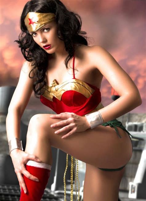 Wonder Woman Naked Cosplay