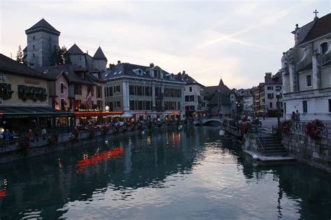 Description fermée les jours fériés. Annecy le vieux - Regions de France