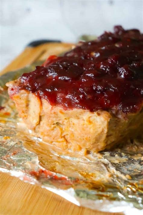 This outstanding italian meatloaf recipe is sure to please the entire family, and the leftovers (if you're lucky enough to have any!) are amazing! Turkey Meatloaf - This is Not Diet Food
