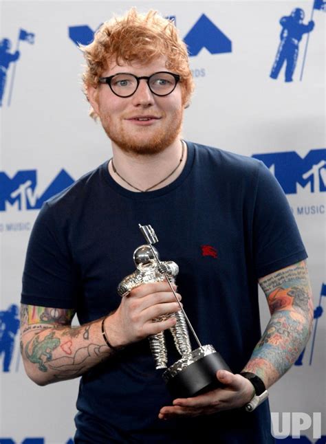 Photo Ed Sheeran Wins Award At The 2017 Mtv Video Music Awards In