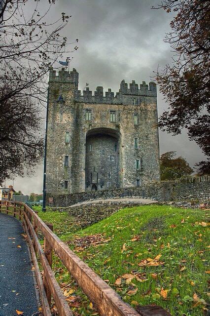 Bunratty Castle Near Shannon Ireland Beautiful Castles Beautiful