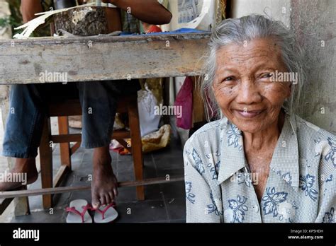 Old Indonesian Woman Banque De Photographies Et D Images à Haute Résolution Alamy