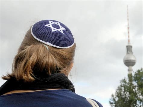 German Jews Fear Rising Antisemitism During Refugee Influx Ya Libnan