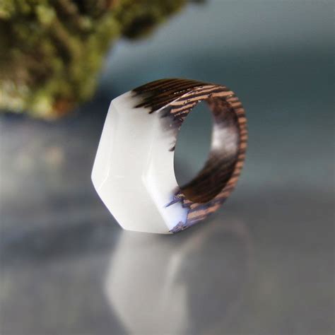 Ring Made Of Wenge Wood And Epoxy Resin Drewno Ywica Ice Age Joyer A De Resina Joyas De