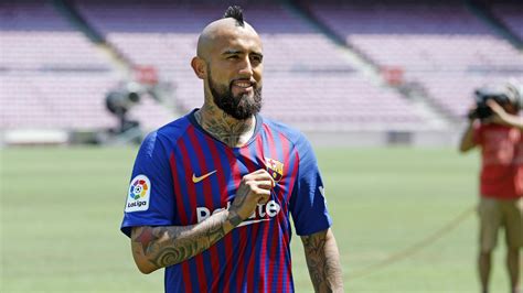 Vidal, positivo de coronavirus, acusado de una fiesta en el hotel el rey arturo. Barcellona, Arturo Vidal: "Ci aspettano 11 finali ...