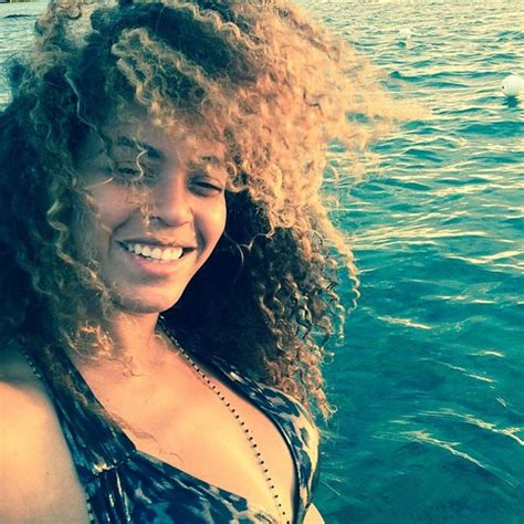 Natural Beauty Beyoncé Goes Make Up Free For Day On A Boat