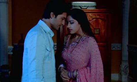 Sooraj Romances Sandhya In Diya Aur Baati Hum Bollywood News India Tv