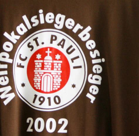 Pauli fc is the club of a particular city district, and it is to this that it owes its identity. FC St. Pauli: Rahn und die Liebe zum ...
