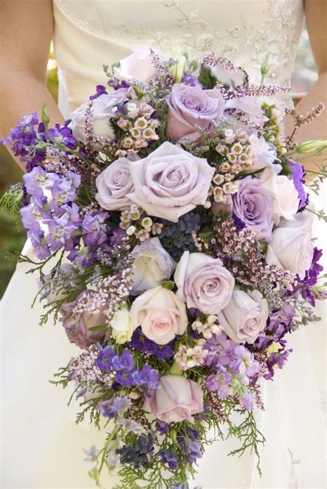 i saw this bouquet but it had these dark purple daisy things i didn t like to i edited them