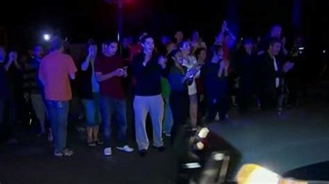 Crowds Cheer Police As Boston Bomb Suspect Captured Bbc News
