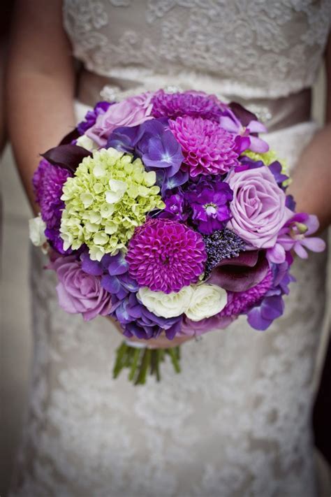 This is part 2 to my best fabric flower tutorial and in this video i show you how to assemble the bouquet portion! 12 Stunning Wedding Bouquets - Part 17 - Belle The Magazine