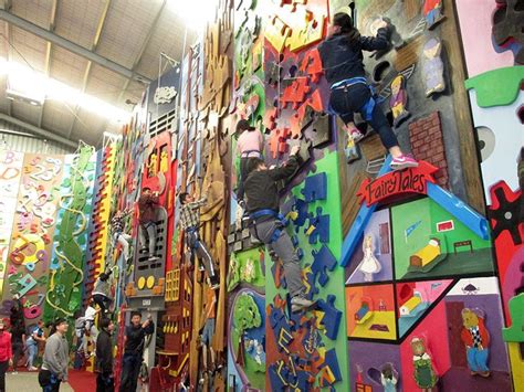Esol Business Students Visit Extreme Edge Rock Climbing Macleans College