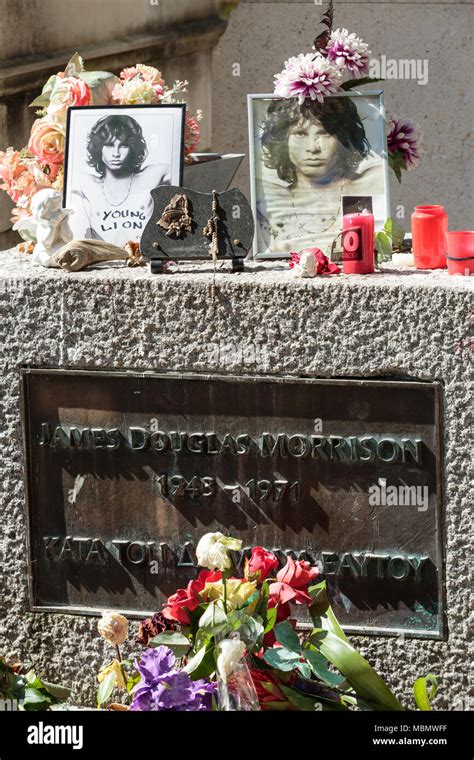 Paris France Sept 12 2014jim Morrison Grave In Pere Lachaise