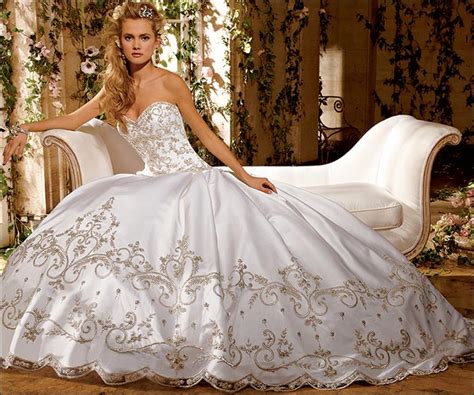 However, the royal bride was joined for the journey to st paul's by her father earl spencer on the day, meaning there was even less room for the fabric to fit. Princess Diana's Wedding Dress - The Original & The Inspired