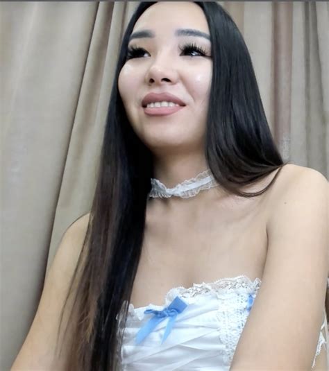 ️asian girls live on twitter asian babe on her webcam in costume playing filipina