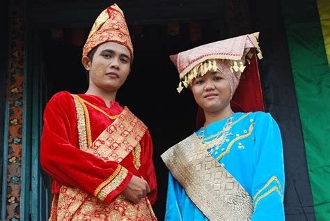 Pakaian Adat Yang Digunakan Oleh Suku Minang Dinamakan Galeri Nusantara Sexiz Pix