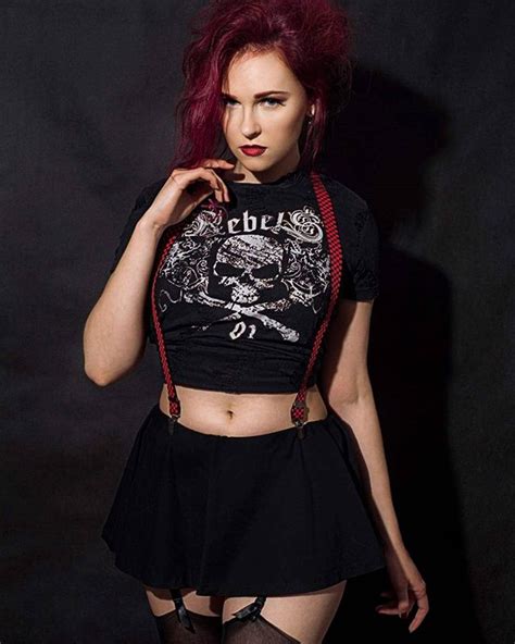 revena revenaa foto e video di instagram gothic girls goth women rockabilly metalhead