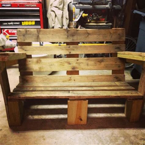 Pallet furniture is very much in style right now and it's easy and extremely cheap to build with. 31 DIY Pallet Chair Ideas | Pallet Furniture Plans