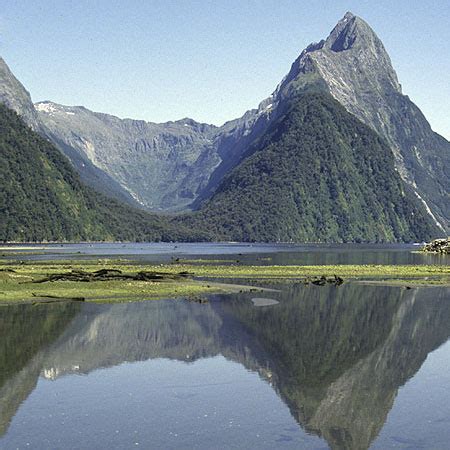 V shaped valley definition in english dictionary, v shaped valley meaning, synonyms, see also 'shape',shaper',shad',shepard'. SwissEduc - Glaciers online - Fotoglossar