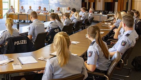 38 Studierende Zum Ersten Praktikum Bei Der Polizei
