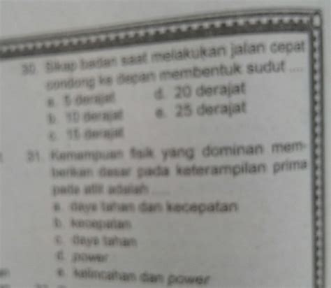 Gaya bebas adalah berenang dengan posisi dada menghadap ke permukaan air. sikap badan saat melakukan jalan cepat condong kedepan ...