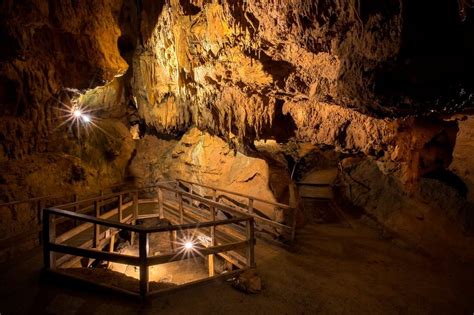Explore The Natural Bridge Caverns Caverns In Virgina
