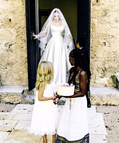 Wedding photos jolie and pitt people magazine showed exclusive wedding photo with wedding ceremony hollywood actors angelina jolie and brad pitt. » ブラッド・ピット＆アンジェリーナ・ジョリー、子供たちがプランナー!素敵な結婚式の様子大公開! | 海外セレブ ...