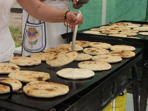 pupusas las tortillas de centroamérica y cómo cocinarlas en casa