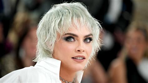 Cara Delevingnes Met Gala Hair Is A Different Color At Every Angle