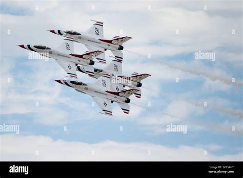 The Us Air Force Thunderbirds Dazzle The Crowd At The Frontiers In