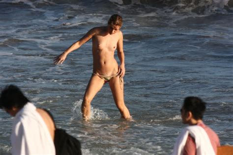 Thumbs Pro Toplessbeachcelebs Julie Ordon Model Swimming Topless