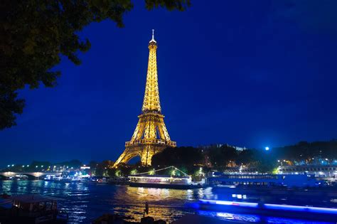 La Torre Eiffel Cumple 130 Años De Su Inauguración