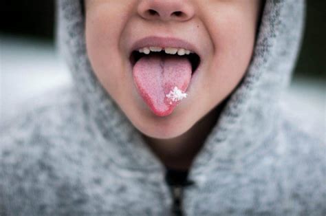 How To Clean Your Tongue At Home Easy Steps