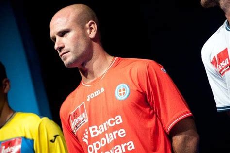 Vanta una finale di coppa italia. Le nuove maglie del Novara 2011-2012 sponsorizzate Joma