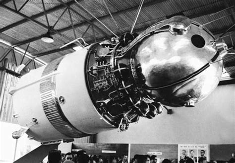 Aujourd'hui encore, dans les échoppes de souvenirs et les boutiques. Yuri Gagarin: First Human in Space (50th Anniversary) | I ...