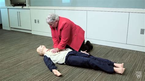 Mayo Clinic Minute Learn Hands Only Cpr Youtube