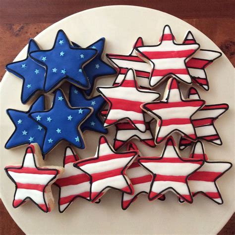 Learn what is edible and what is not edible for use on cookies. Stars & Stripes decorated cookies | Duck cookies, Creative ...