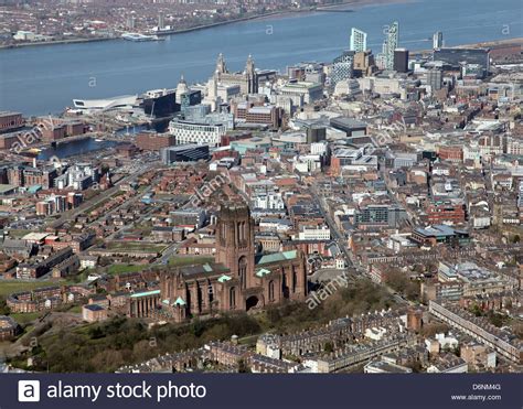 The city proper forms an irregular crescent along the. Liverpool City Von Oben - Manchester City Gegen Liverpool ...