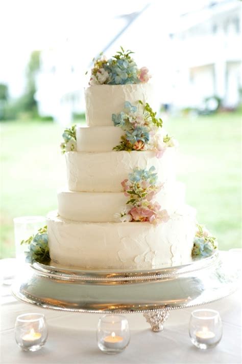 Pastel Wedding Cake With Flowers