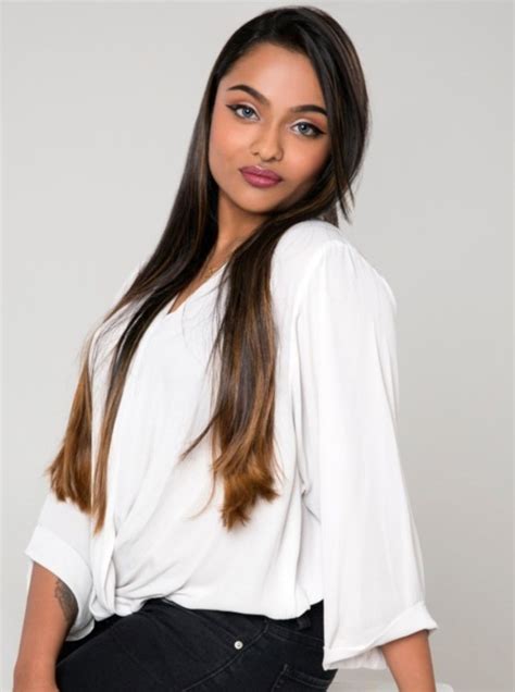 Rhea From Sharjah Portfolio And Profile Model Hostess Performer