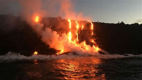 Lava From Hawaiis Kilauea Volcano Oozes Into Ocean For First Time